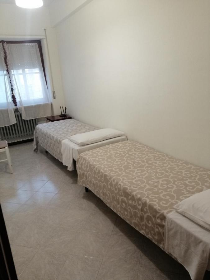 Central Tourist Residence - B&B - Alloggi Temporanei イゼルニア エクステリア 写真